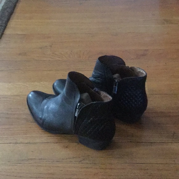 Women’s Lucky Brand Black Leather Ankle Boots - Picture 2 of 5